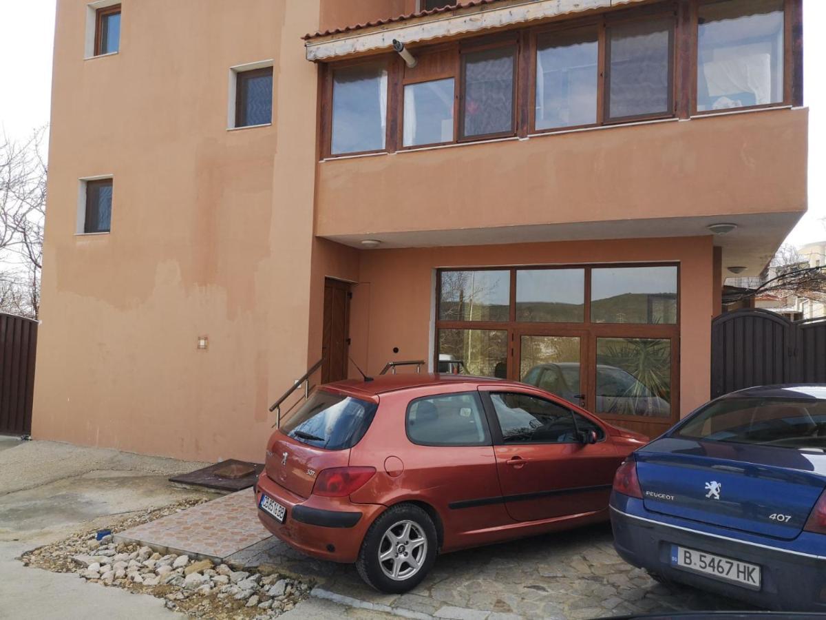 Alfa Guest Rooms With Parking Varna Luaran gambar