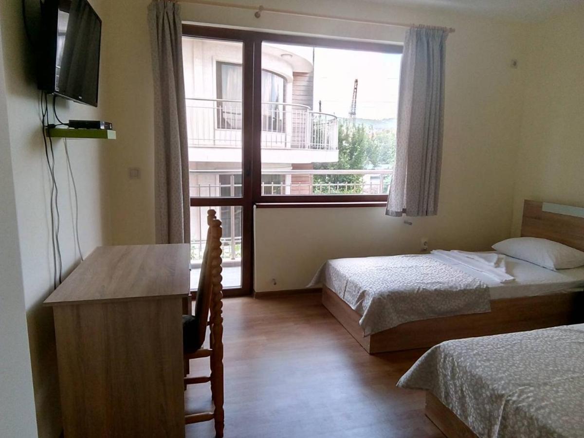 Alfa Guest Rooms With Parking Varna Luaran gambar